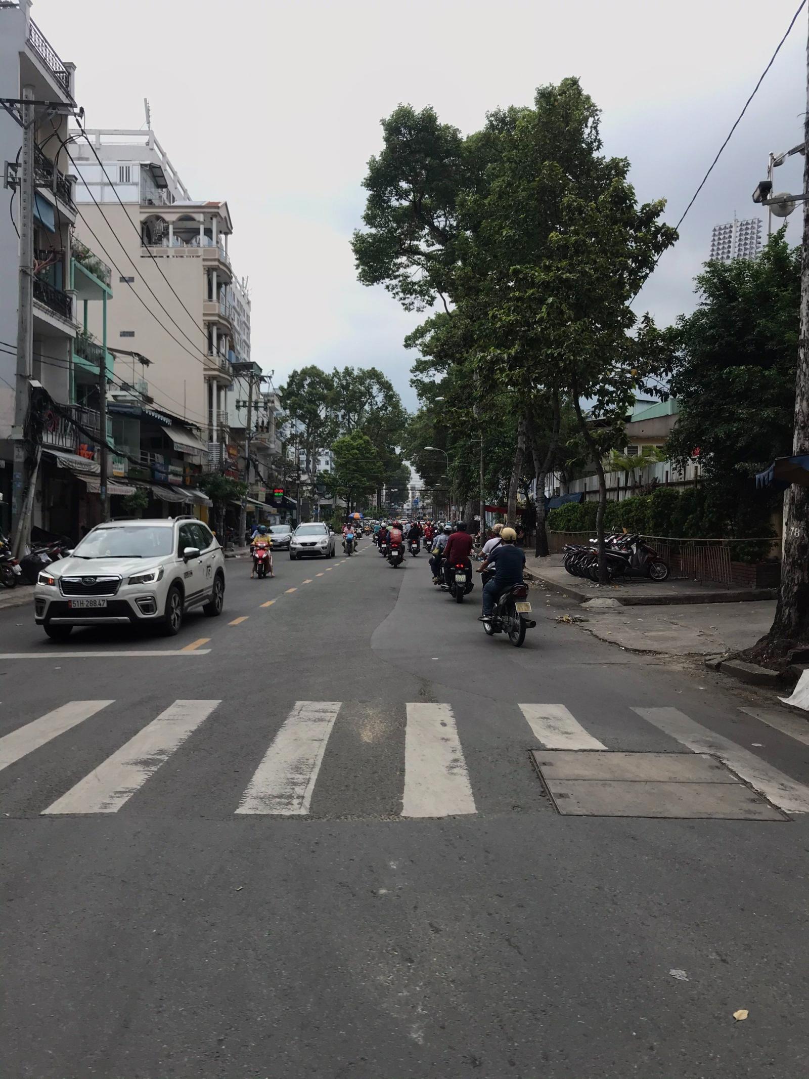 Xuất cảnh bán nhà MTKD đường Nguyễn Biểu - Quận 5 / nhà 5 lầu / HD thuê 120 triệu / giá chỉ 40 tỷ