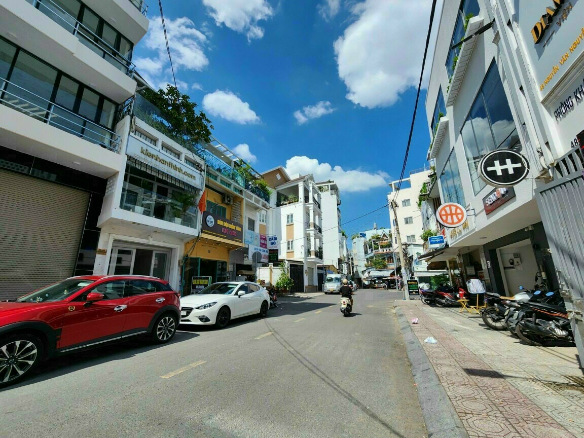 Bán nhà hẻm xe hơi đường 3/2 Quận 10. DT: 5.2x16m 71.3m2, nhà trệt 3 lầu ST giá 16.5 tỷ TL