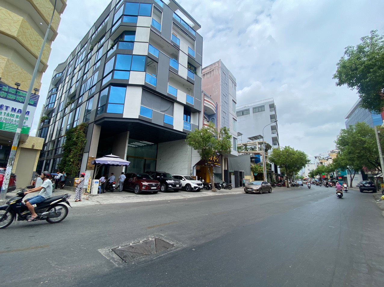 Góc 2 mặt tiền đường Nguyễn Bỉnh Khiêm Đakao Q1. DT 4.5x18m nhà 5 lầu thuê 110tr giá 40 tỷ TL. 0909.746.977