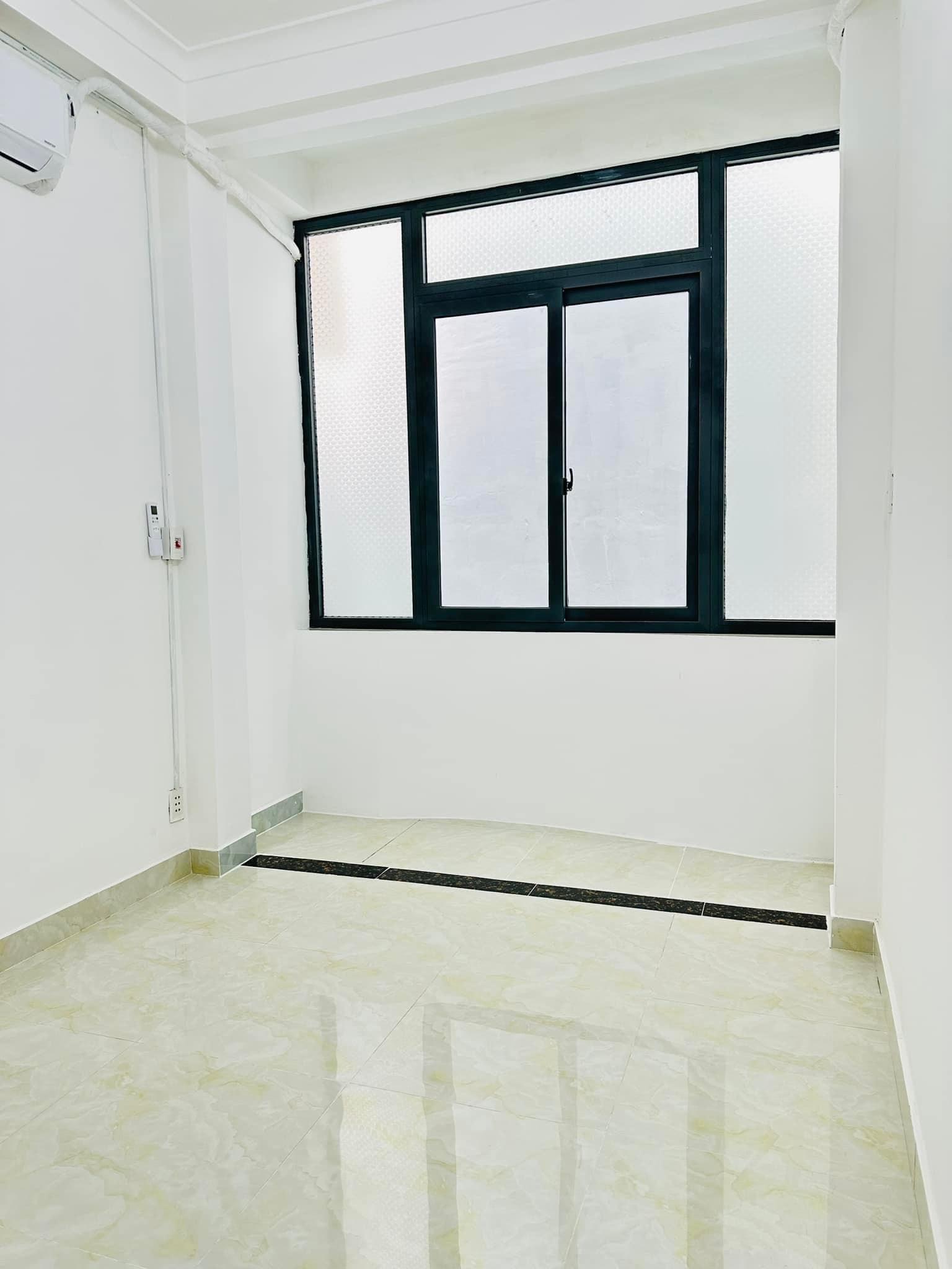 Bán nhà Nguyễn Xuân Ôn 3 tầng 4 phòng ngủ cách 1 căn hẻm xe hơi giá 3.x tỷ