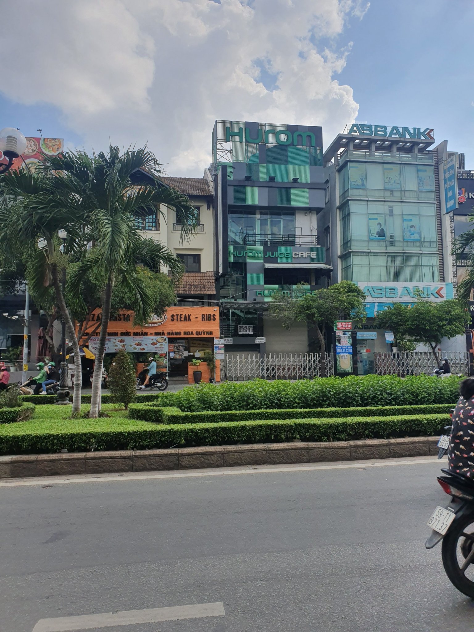 Bán nhà MT phố ẩm thực Phan Xích Long, Phú Nhuận, DT: 8X16m, Hầm 5 tầng, có hợp đồng thuê 180tr/th