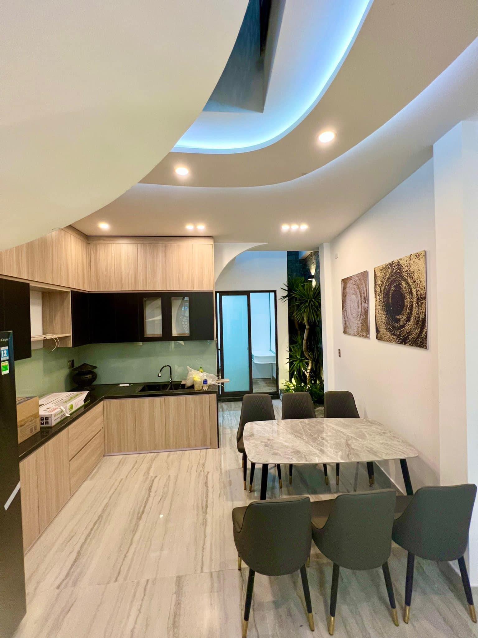 Ngợp Bank Gấp Bán 3 Tầng 4,2*10,7_HXH 1/ Nguyễn Văn Công, chỉ 5,9 tỷ