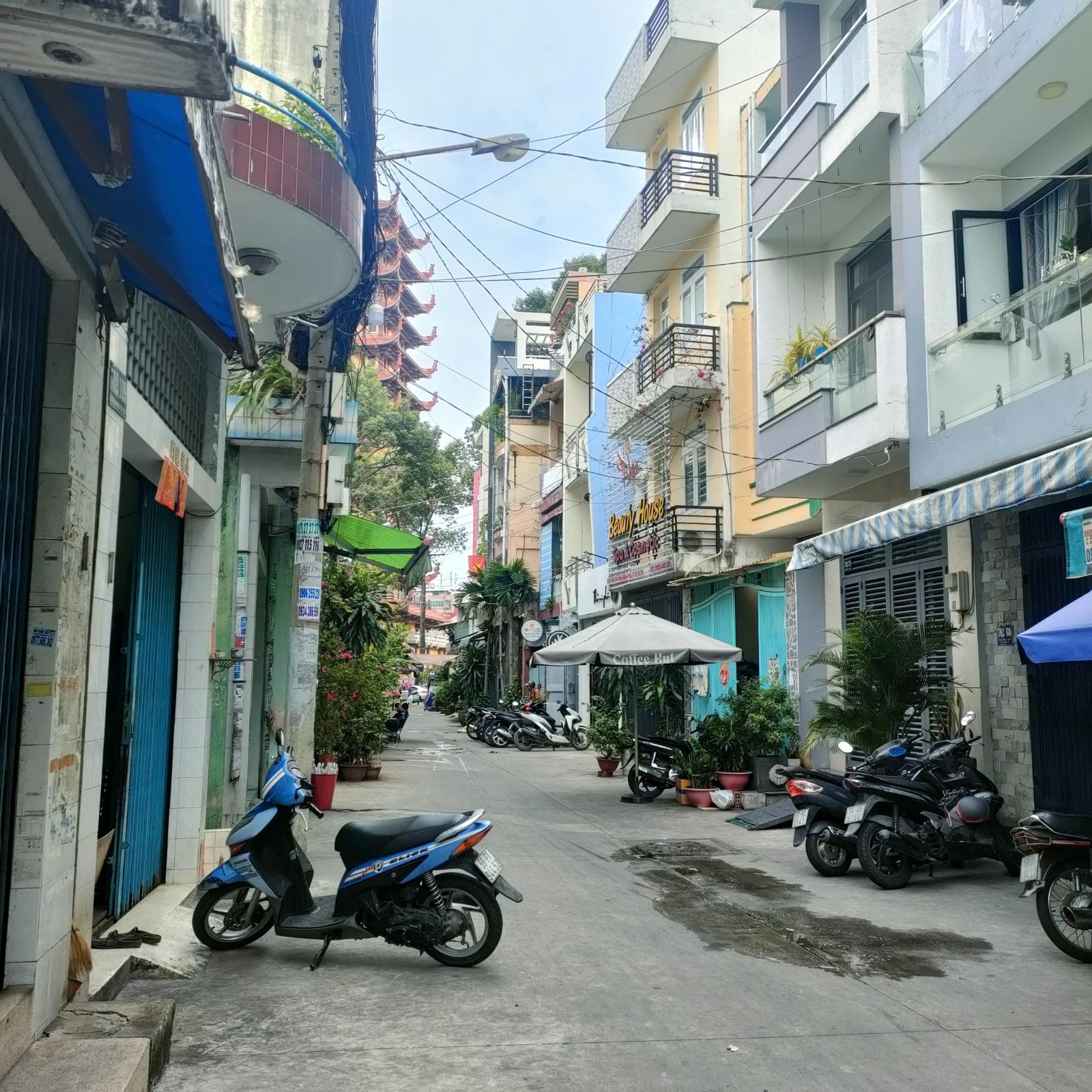Biệt thự 3 mặt tiền đường Chợ Lớn, 8 x 17 vuông vức, chỉ 22 tỷ 9, Q.6