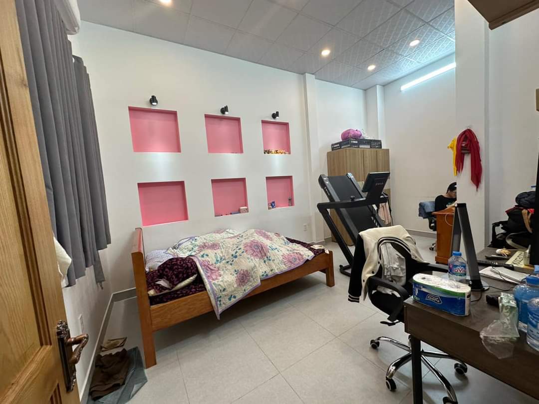 Bán nhà q.4 - p.12 Hoàng Diệu - nhà 2T xe hơi ngủ trong - 52m2 kdc hiện hữu giá 11.8 tỷ