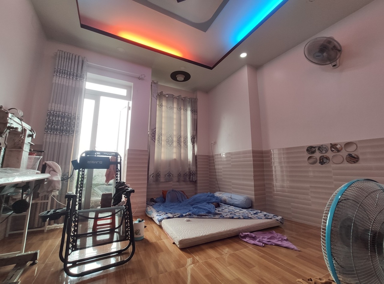 Bán nhà Mễ Cốc, phường 15,Quận 8 , 110m2
1 trệt, 3 lầu,sân thượng,hồ bơi chỉ 5,4 tỷ