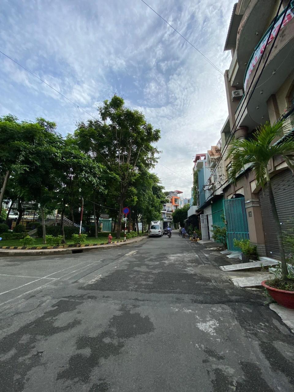 Bán nhà hẻm xe hơi Cầu Xéo, phường Tân Sơn Nhì, quận Tân Phú, dt 4x20m 1 lầu giá 7,9 tỷ