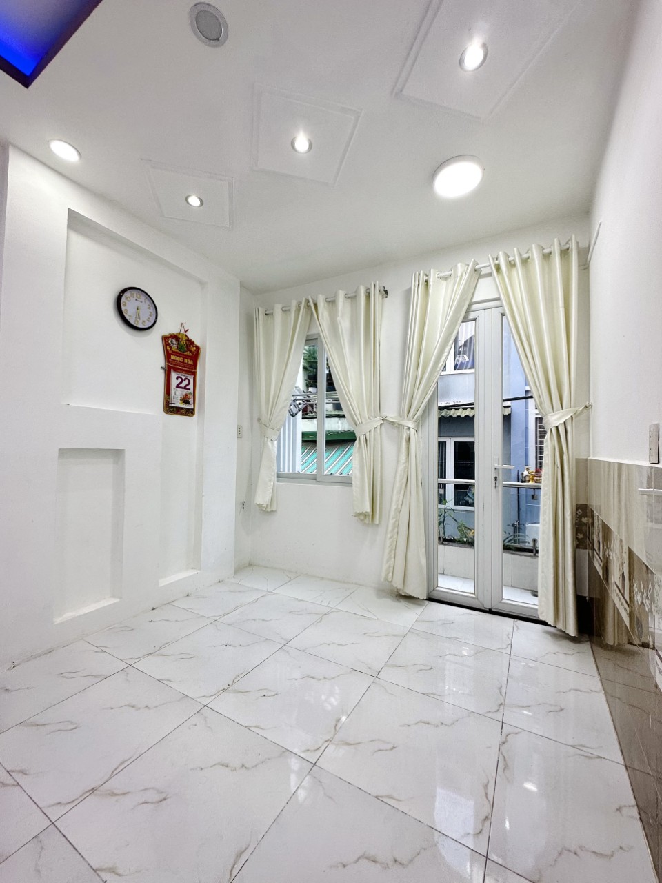 Chủ ngộp, Cần bán gấp nhà DT 4.5x17 tổng hơn 100m2 đường Thăng Long gần Sân Bay 8.5 Tỷ TL