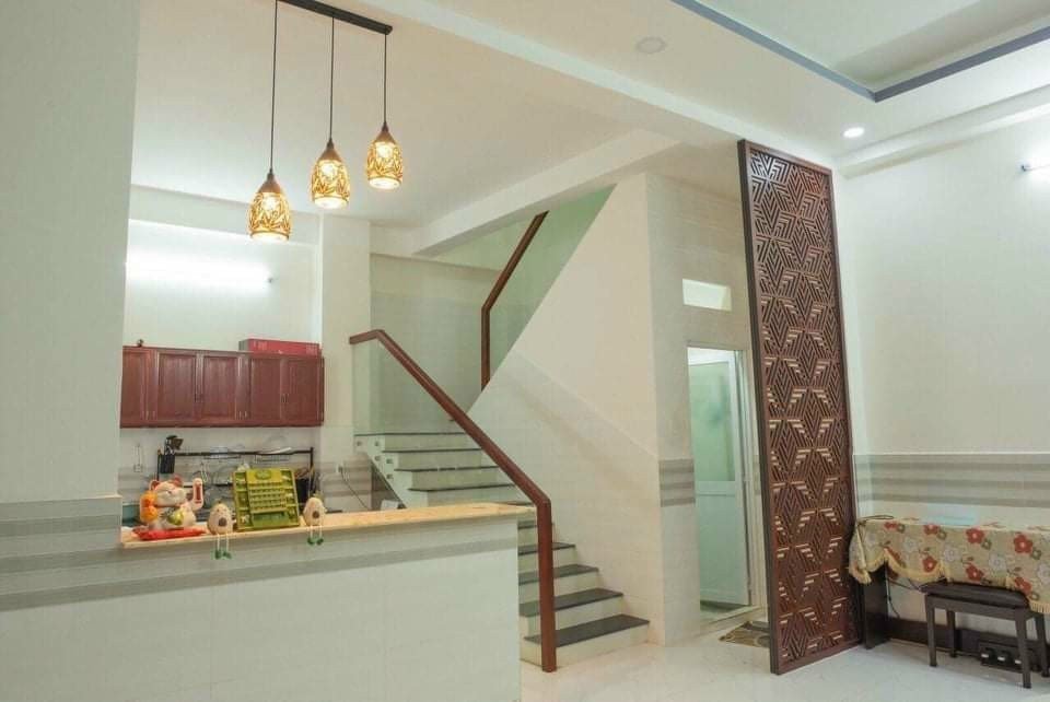 Chủ ngộp, Cần bán gấp nhà DT 4x14 nở hậu 8m tổng 77m2 đường Hồng Lạc chỉ 5.5 tỷ TL