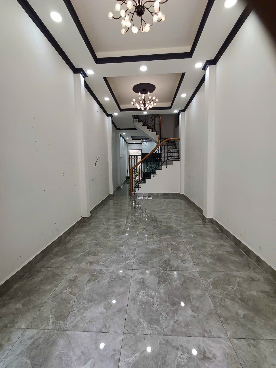 Định cư MỸ, Bán rẻ nhà Ni Sư Huỳnh Liên sát bên BÀU CÁT- diện tích 4.2x16 chưa tới 100tr/m2