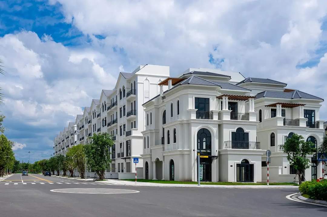 Bán Biệt thự 4 tầng mới 450 m2 vị trí Góc 2 MT kinh doanh Nguyễn Xiển, P. Long Thạnh Mỹ, TP. Thủ Đức.