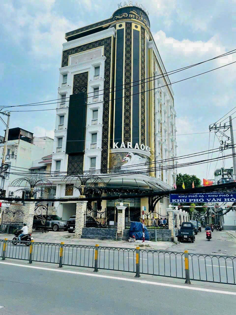 Bán Toà Nhà Góc 2 Mặt Tiền Nguyễn Thị Thập, Quận 7 - siêu đẹp cạnh Phú Mỹ Hưng 