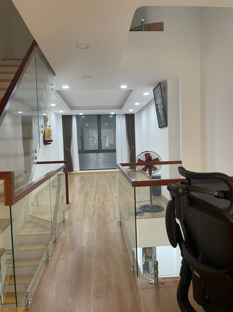 Chủ ngộp, bán nhà diện tích siêu khủng 4.4x30m, đường Lê Văn Huân gần Etown Cộng Hòa, giá 8.5 tỷ TL