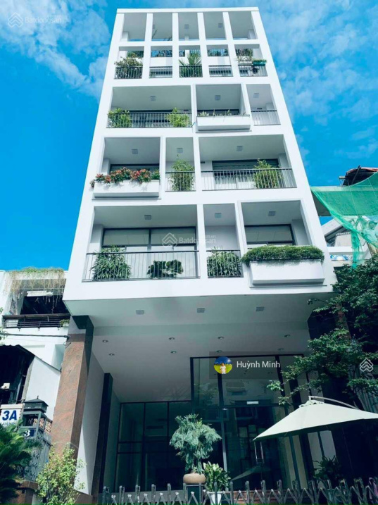 Bán nhà riêng hẻm Vip 306 Nguyễn Thị Minh Khai, Q3, DT: 4X18m, xây 5 lầu giá chỉ 18 tỷ
