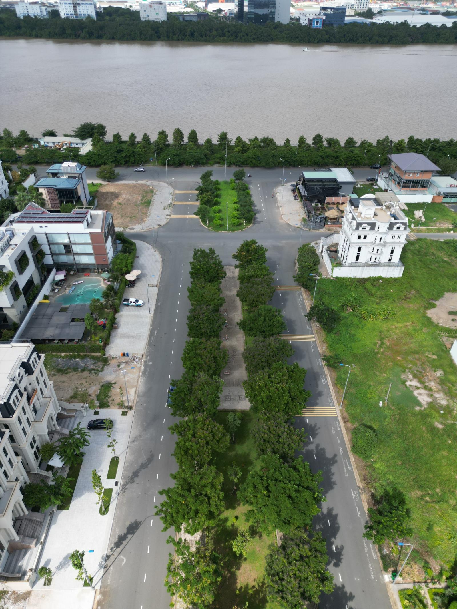 Bán đất đường 60m MT Nguyễn An sát UBND Thủ Đức TML giá chỉ 345 triệu/m2 DT: 16x20m Đoan 0902266630