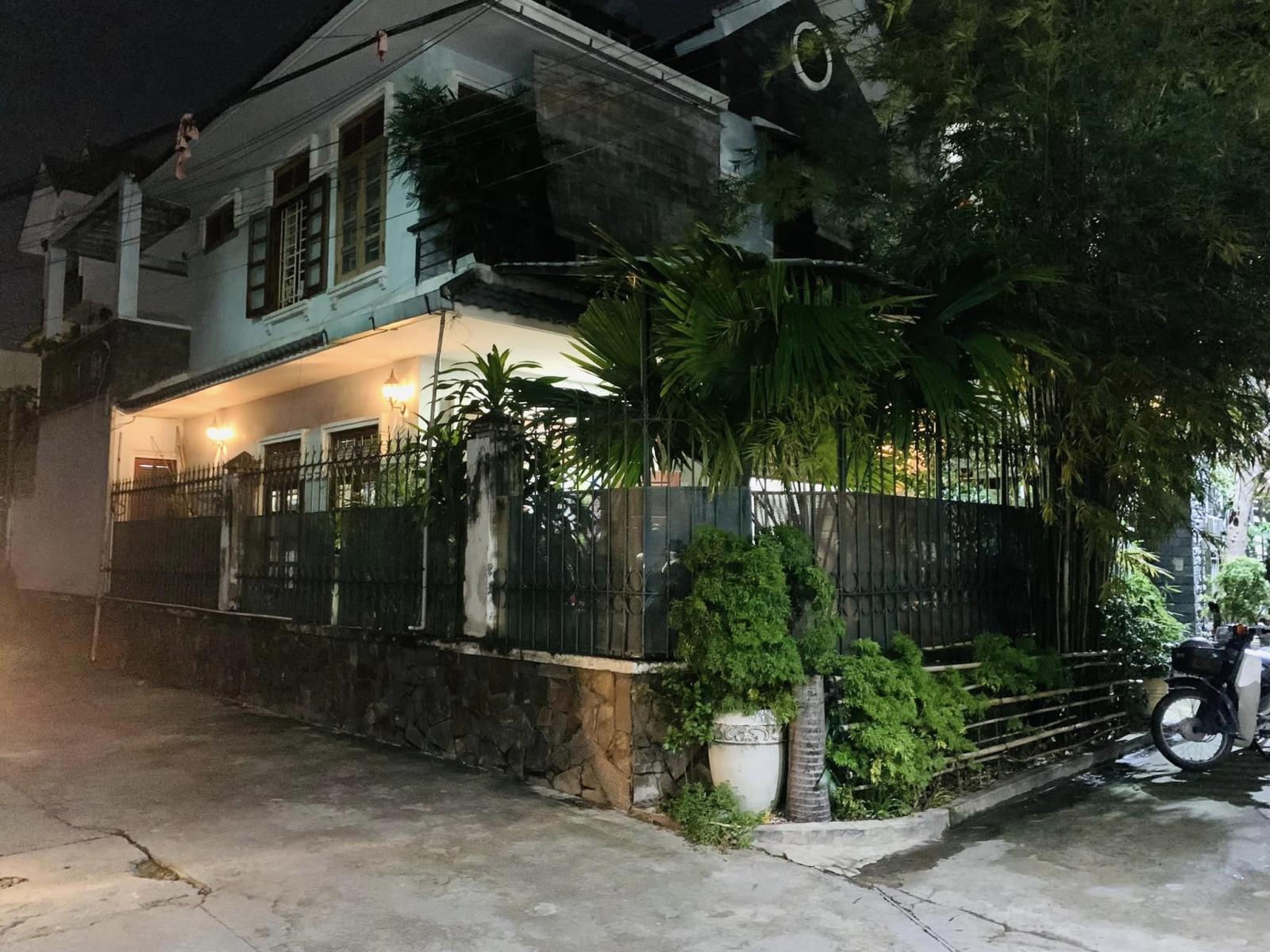 bán căn nhà đường Hồ Bá Phấn Q9 - đối diện trường tiểu học Ngô Thời Nhiệm
