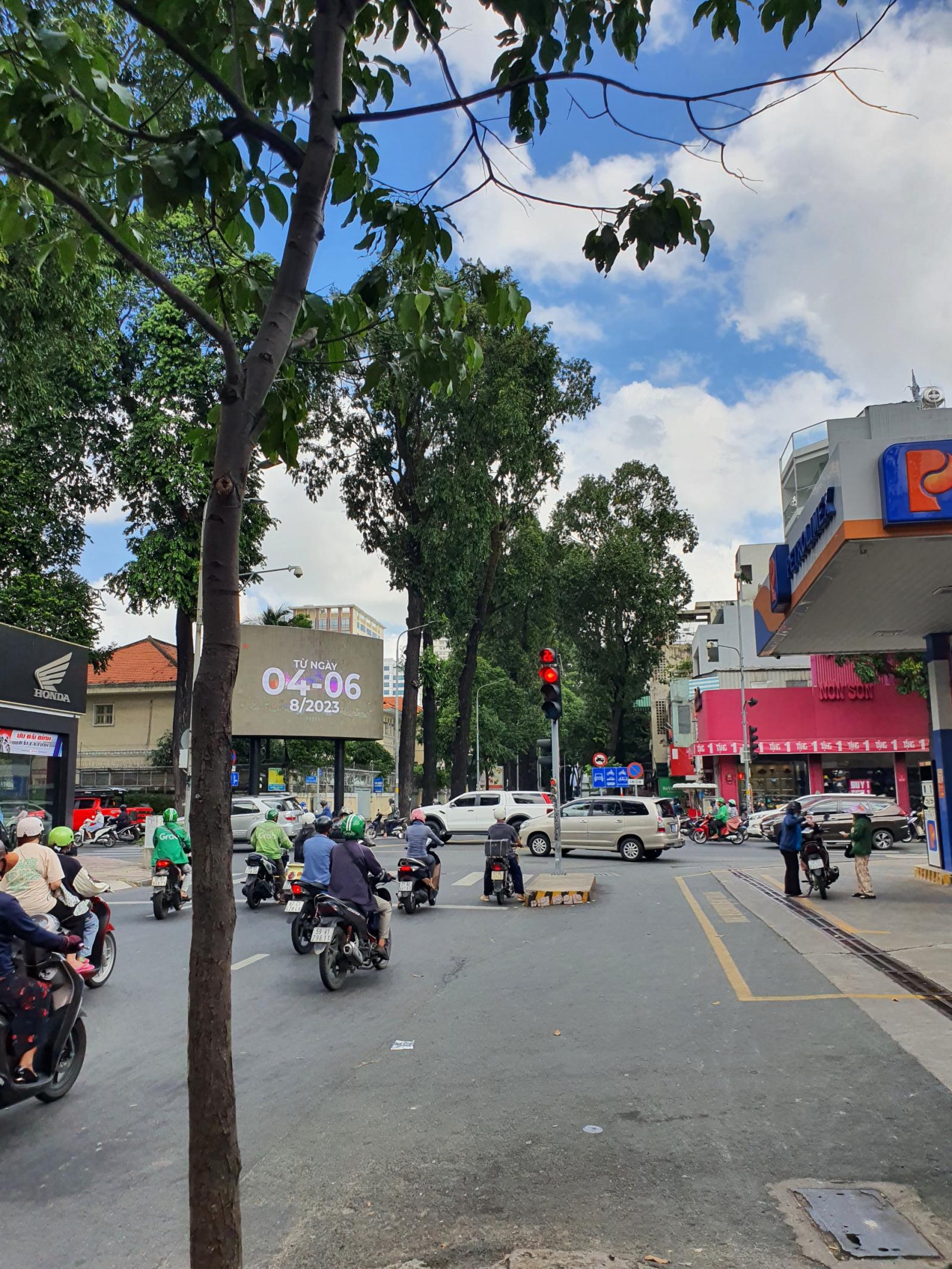 Bán nhà góc 2MT đường Cao Thắng, DT 6x21m, CN 110m2, trệt 4 lầu, giá 61 tỷ