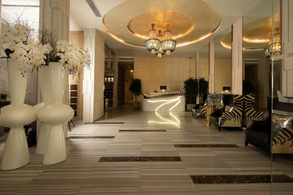 Bán khách sạn mặt tiền Thủ Khoa Huân, Q.1, 6,6x23, hầm 10 tầng, hdt 700tr/th, giá 165 tỷ