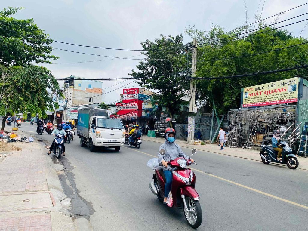 Bán nhà đường Phạm Văn Đồng 7x45=310m2 giá bán 100tr/m2 Sổ hồng chính chủ