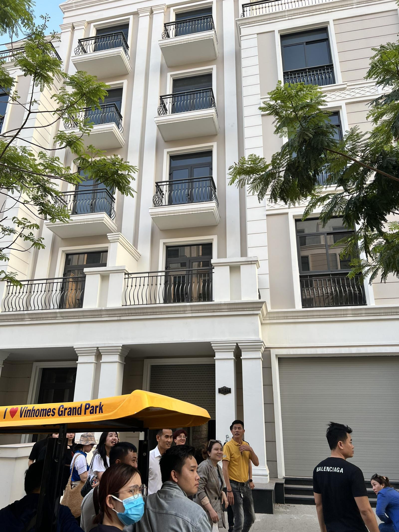 Chính chủ bán nhà mặt phố T4, Nguyễn xiển, cạnh trường, Dt 162m2, 5 tầng giá 27 tỷ