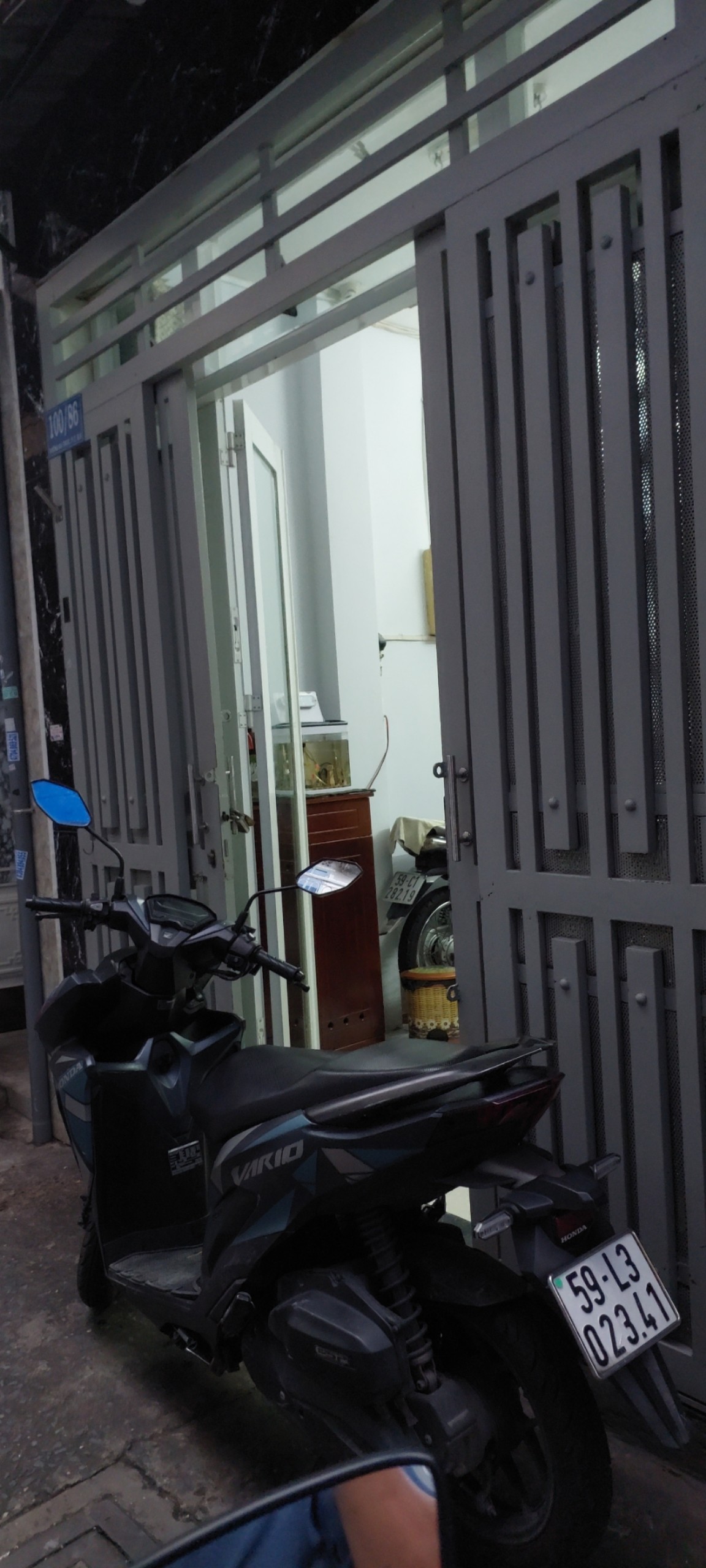 3. Nhà bán 2 tầng, Q.8, sát bên cầu Nguyễn Văn Cừ, 28m2(3x9.8), nhỉnh 4 tỷ.