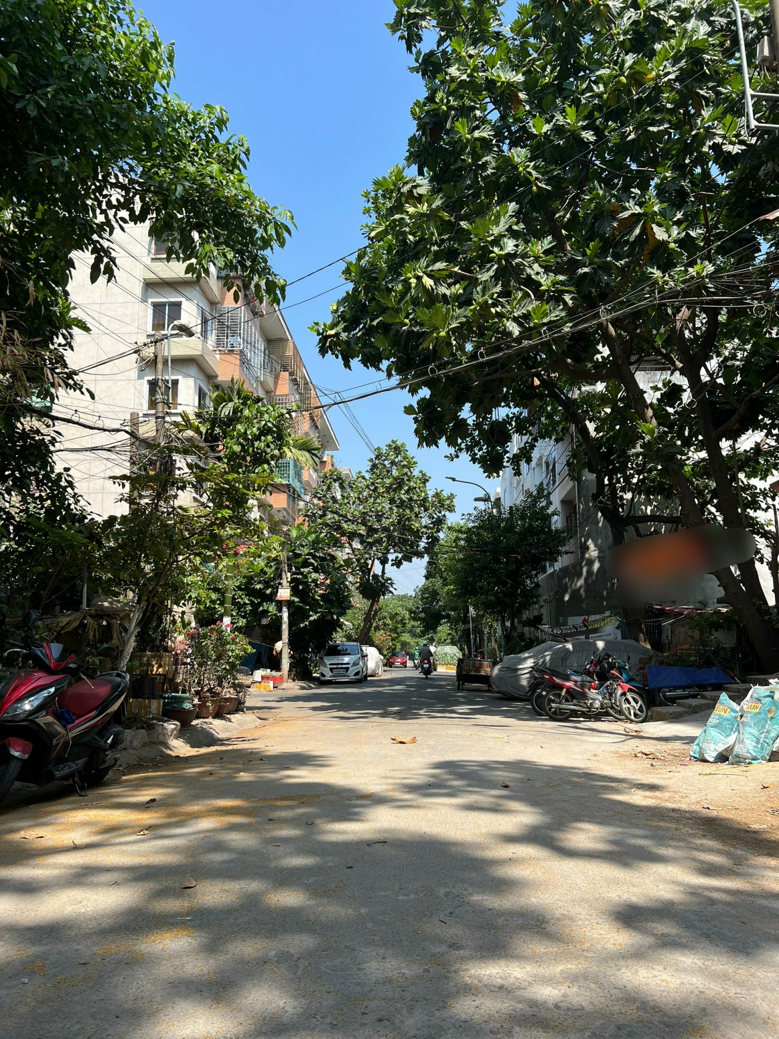 Bán căn nhà 4Tấm công nhận 72m2 ngay khu Cư Xá Chu Văn An - Sân đỗ ô tô tại nhà - Đường 12m.