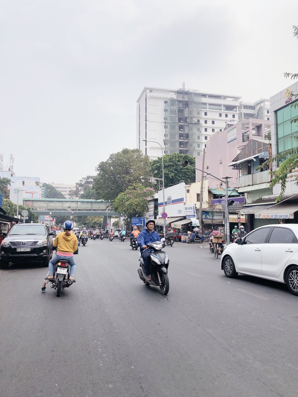 mặt tiền đường Nơ Trang Long- cách BV ung bướu 100m, DT 5.2x26, 5 tầng, giá 30,8 tỷ