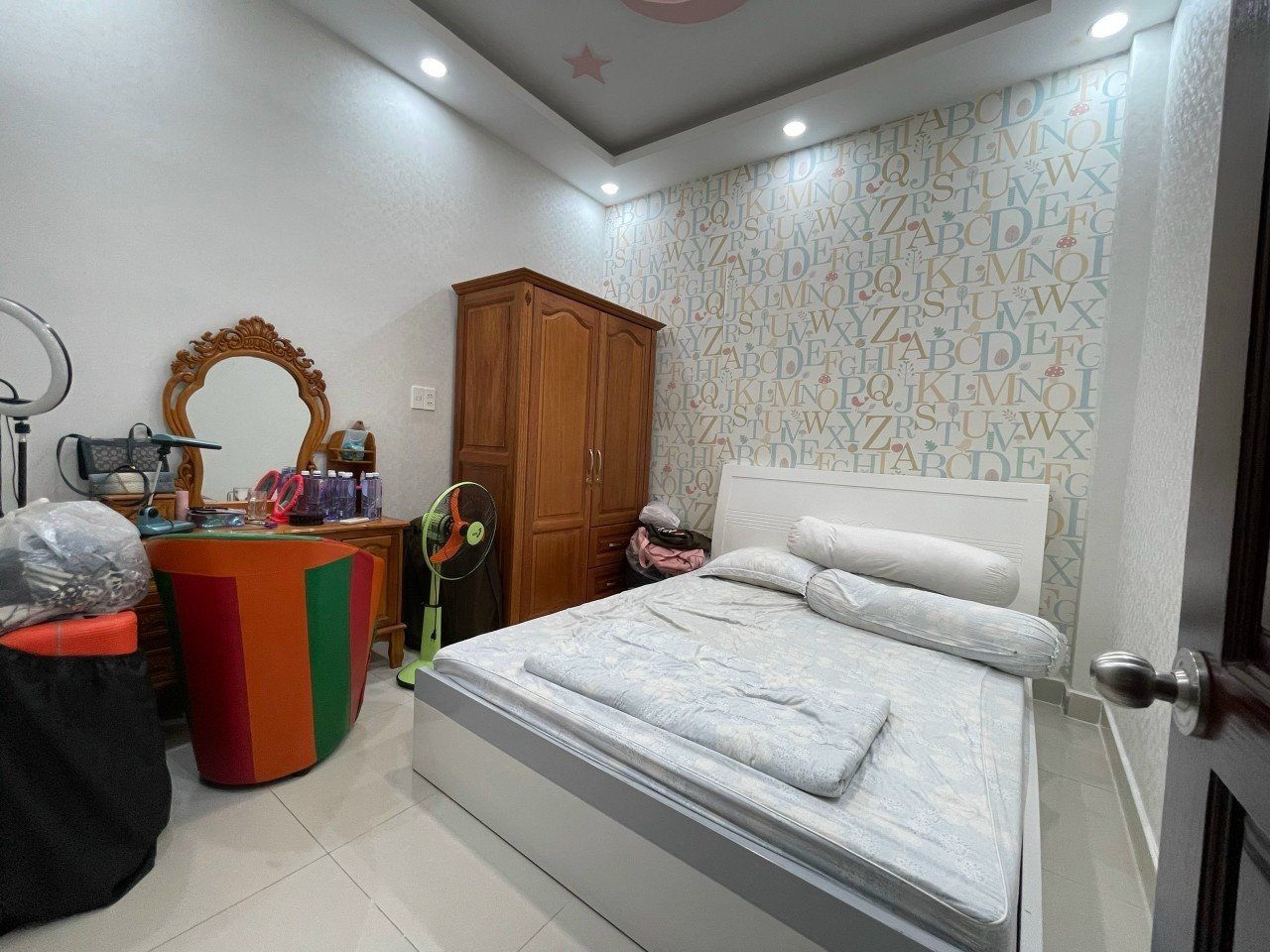 Chính chủ bán căn nhà Lê Quang Định (4,1x13m) - Xây 5Tấm full nội thất - Xe 7 chỗ ngủ trong nhà.