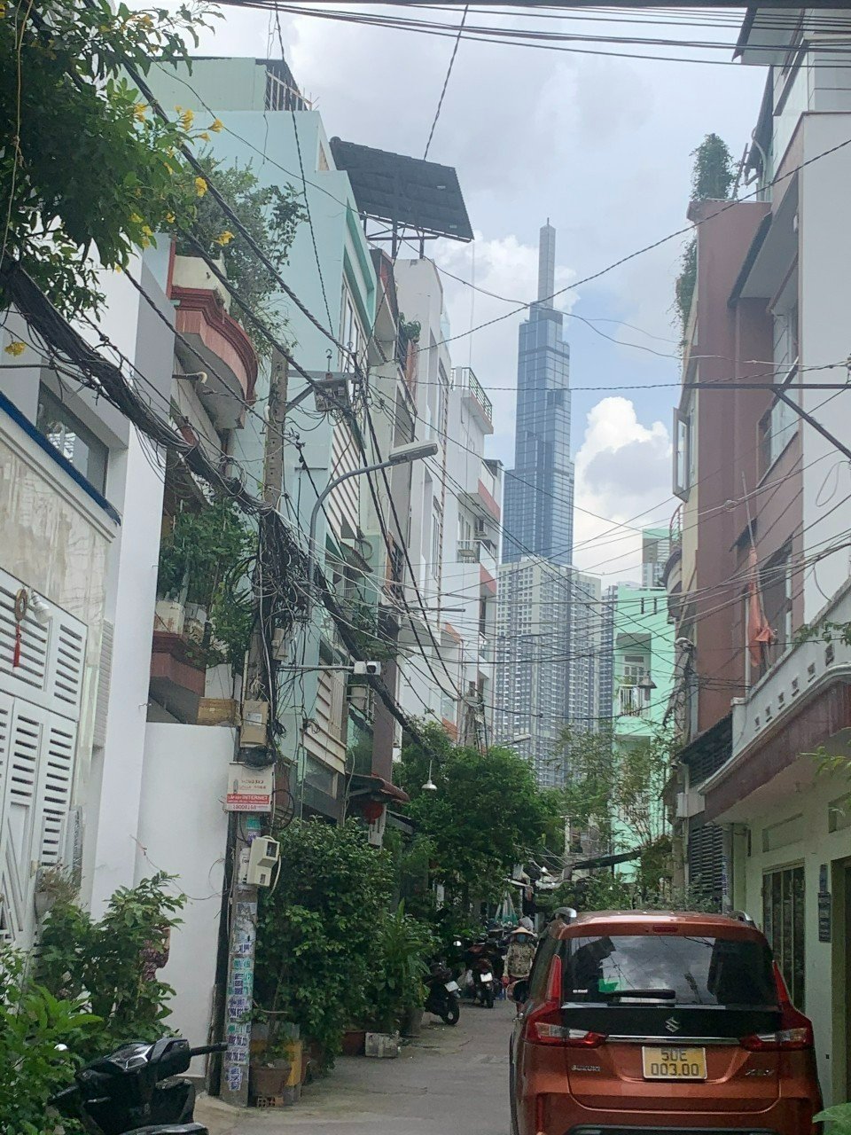 View LandMark81 !!! Bán căn nhà ngang 4.5m - Sát bên Quận 1 - Diện tích 70m2 - Nhỉnh 100tr/m2.