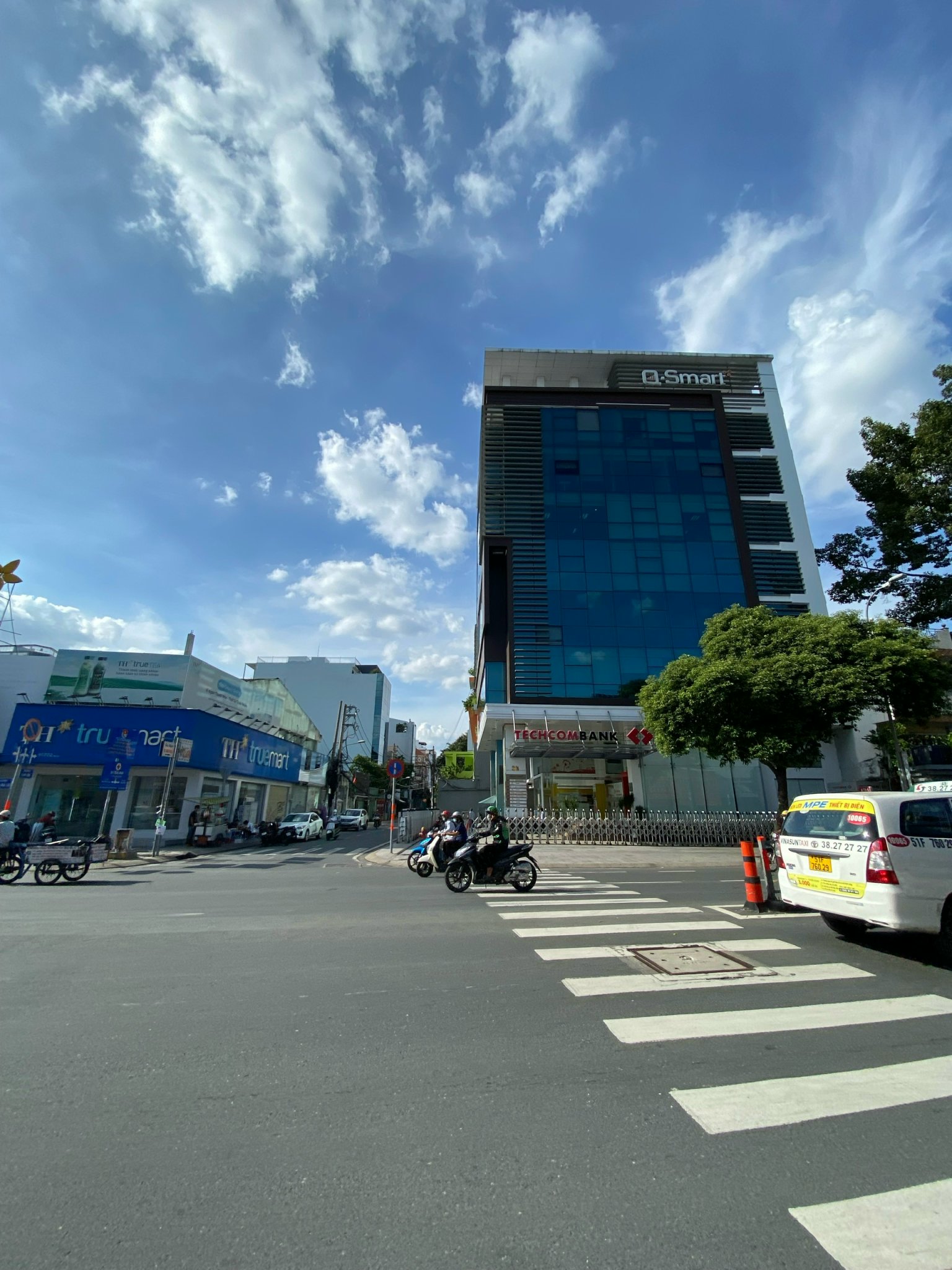 Bán tòa mới văn phòng hầm 5 tầng, 6X26m, giá 44,9 Tỷ mặt tiền Lê Văn Việt, Quận 9.LH: 0934 177 517