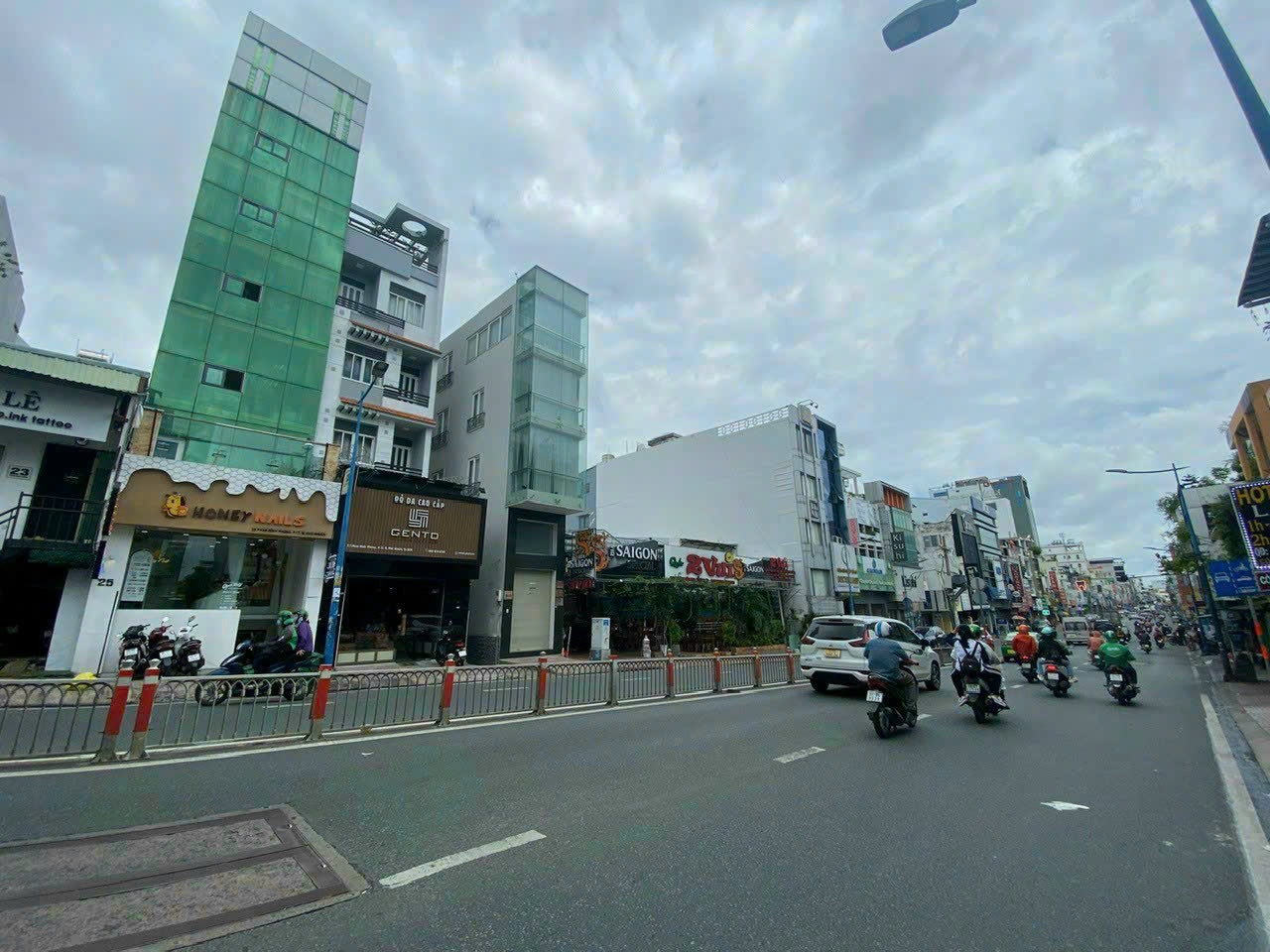 Bán gấp mặt tiền Quận Phú Nhuận, DT 6.4 x 23m, 4 lầu, giá chỉ 25.8 tỷ