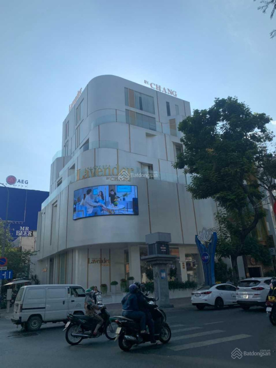 Bán gấp nhà mặt tiền ngay Nguyễn Thị Minh Khai - DT: 7x18m - 3 tầng - Giá bán: 28 tỷ TL