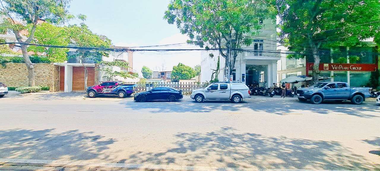 Bán Nhà Mặt Tiền Đường Nguyễn Văn Hưởng,Quận 2.Góc 2MT Vị Trí Siêu Đẹp DT:(24mx18m)