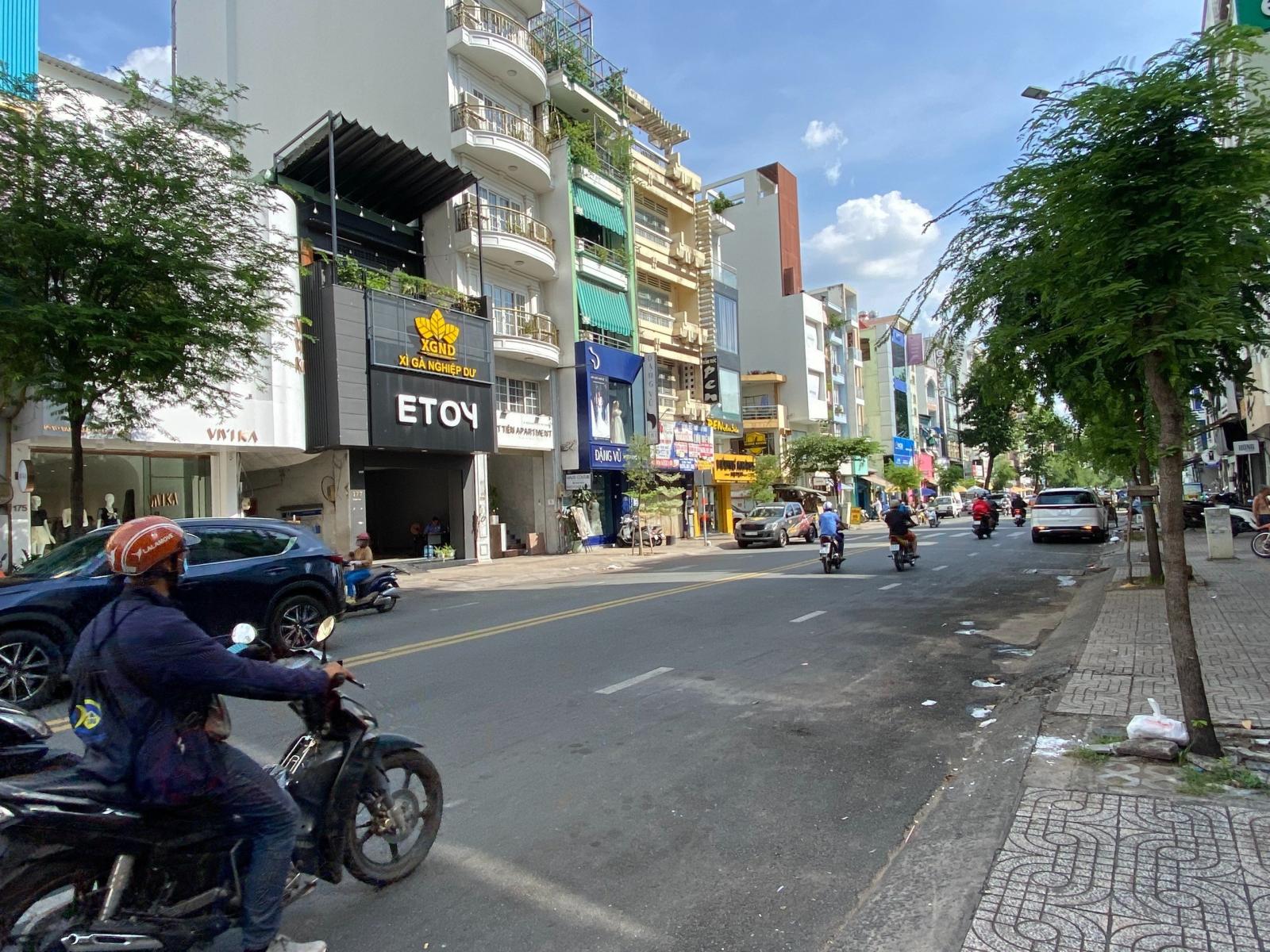 mặt tiền đường Võ Văn Tần, đoạn 2 chiều, DT 4.5x15, 4 tầng, giá 30,8 tỷ