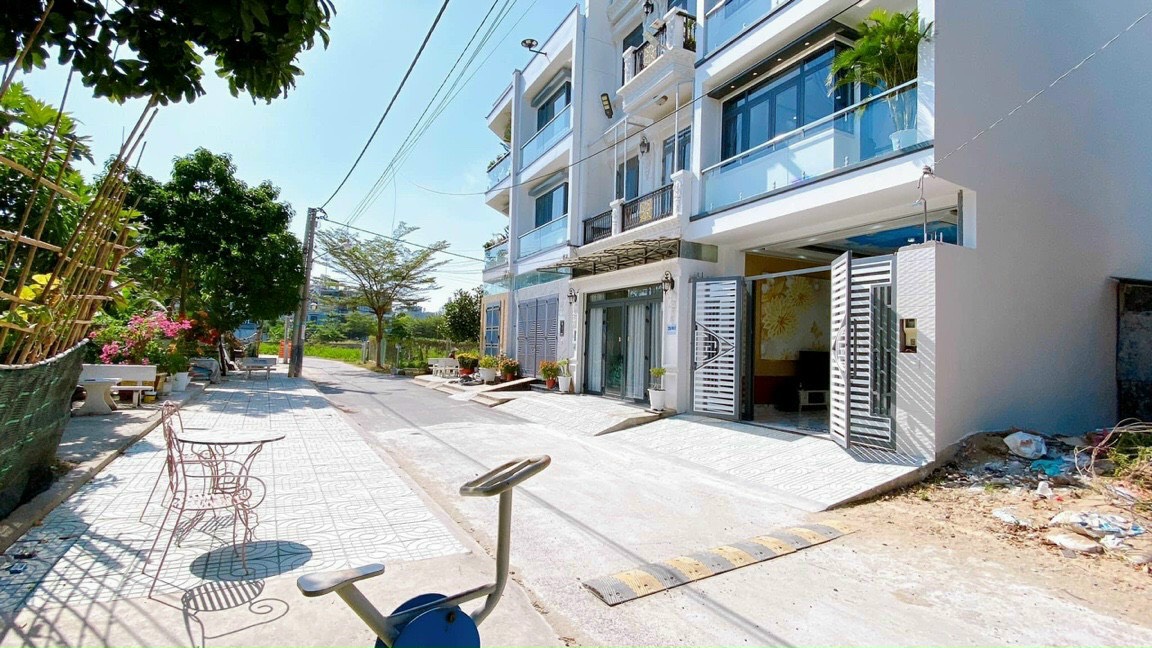 Bán nhà ngay công viên Khu dân cư Sài Gòn Mới, Thị trấn Nhà Bè.