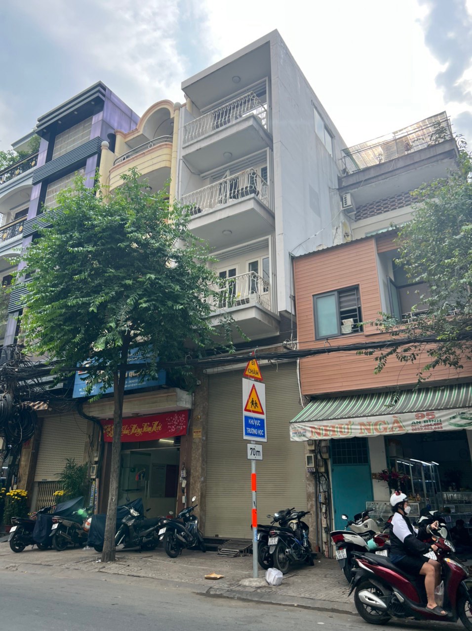 ĐẲNG CẤP Thật sự! Nhà VIP Bình Phú, P11, Quận 6 - 5 tầng Thang Máy - Ngang 5m HIẾM