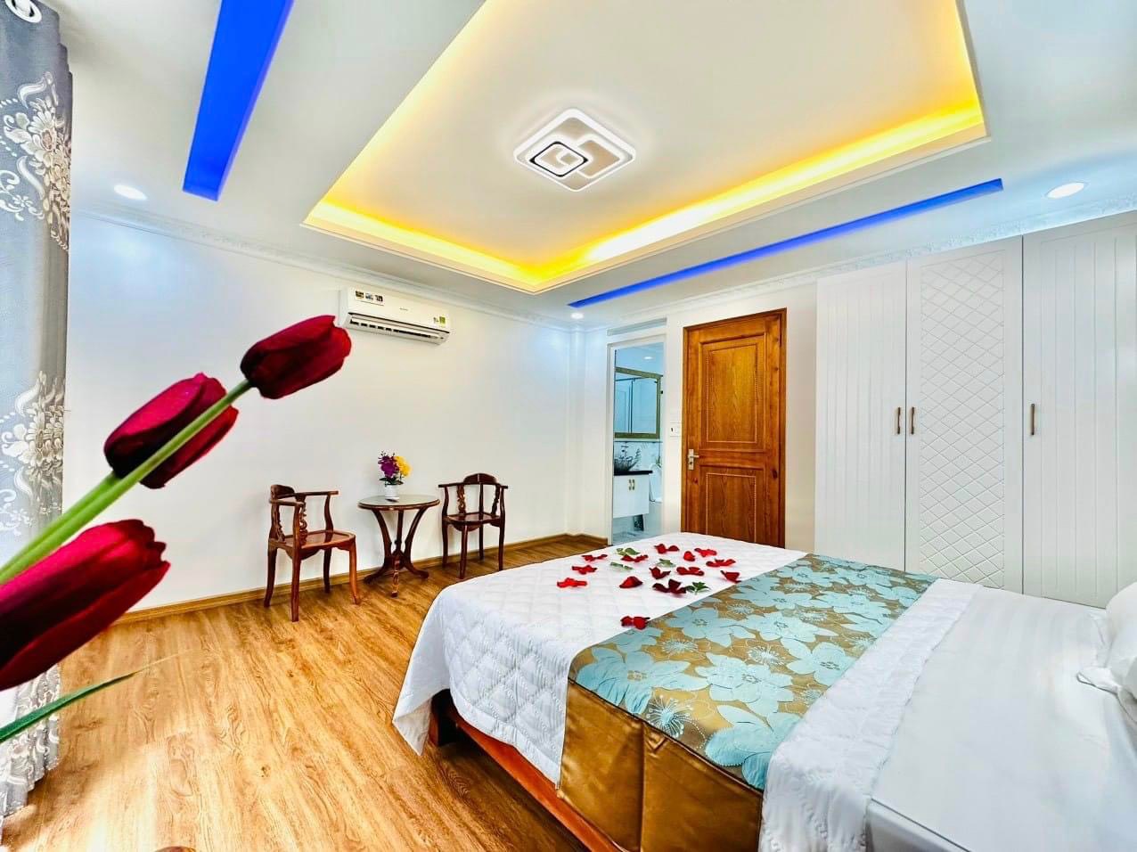 Bán nhà mặt tiền đường Nguyễn Thiện Thuật phường 2 quận 3, DTSD: 255m2, 5 lầu thang máy, giá 21 tỷ