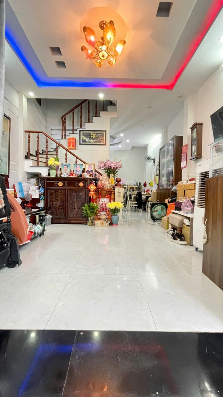Cần tiền bán rẻ nhà 3 lầu hẻm 1806 Huỳnh Tấn Phát, Nhà Bè, Dt 4,7x11m. Giá 3,99 tỷ