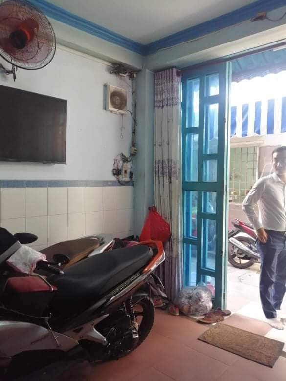 Bán gấp nhà mặt tiền Bà Hom Q6, tiện vừa ở vừa KD, khu sầm uất nhỉnh 4 tỷ. TL