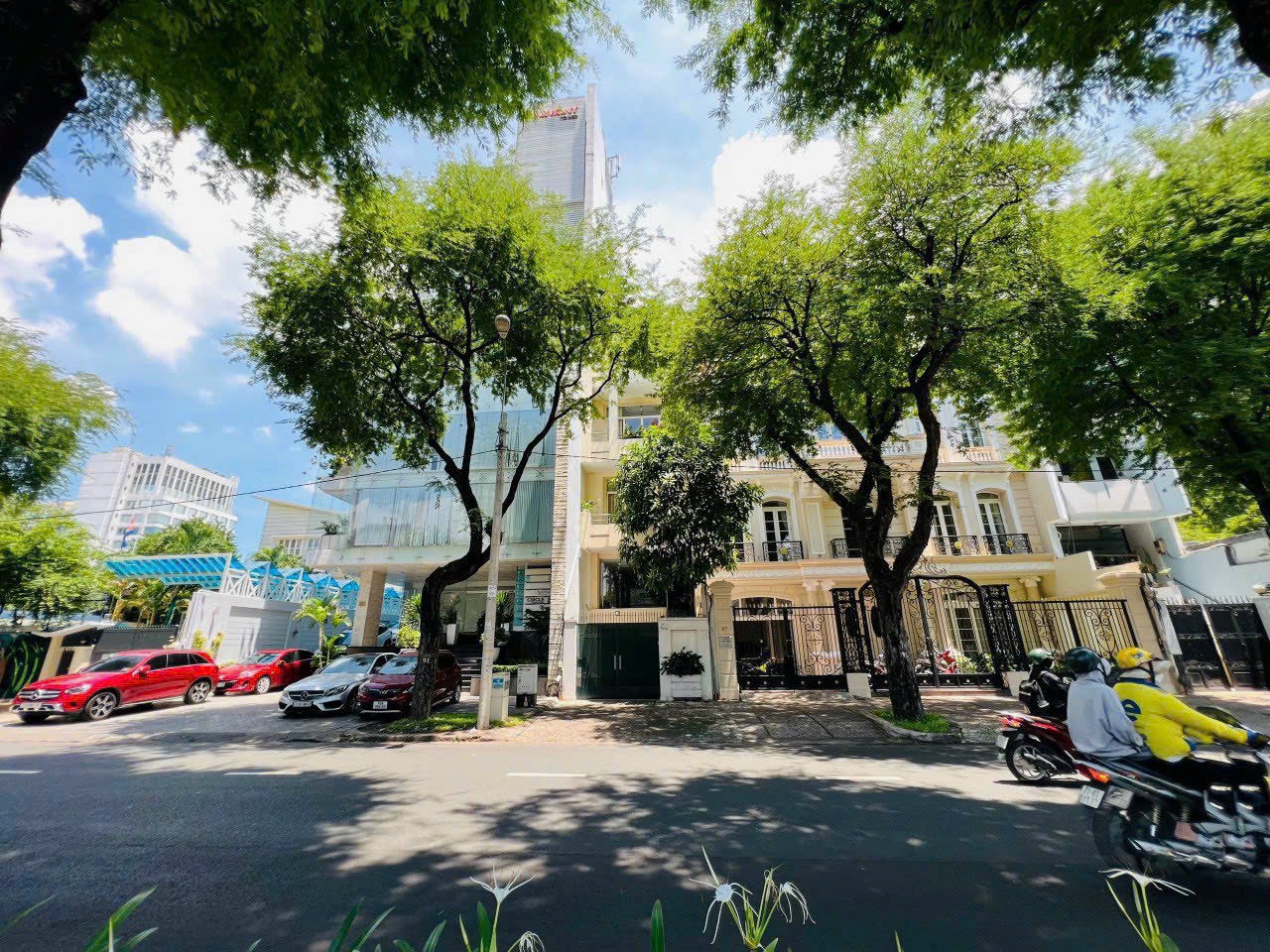 Bán Villa hẻm 8m Trường Sơn, Tân Bình 8 x 26m vuông vức , giá chỉ 126 triệu/m2