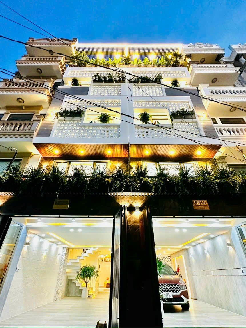 Bán nhà mới 4 tầng đẹp ở ngay đường Nguyễn Hồng Đào, P.14, Tân Bình (4.5x18m) chỉ 10.9 tỷ