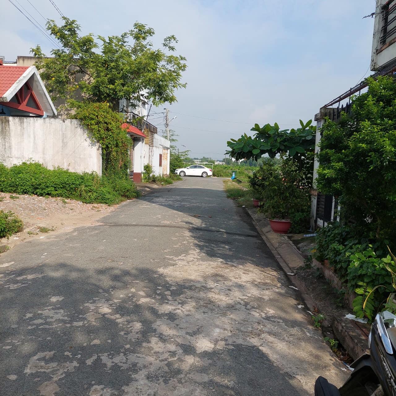Chỉ 4.4 tỷ có ngay 12x23m đất mt xe hơi, Bà Điểm, Hocmon