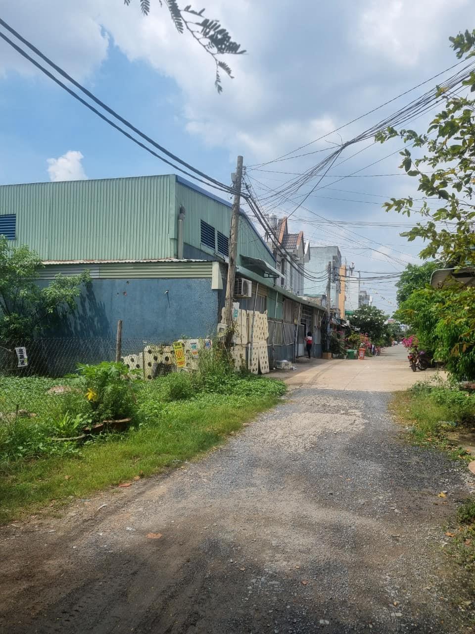 Chỉ 4.4 tỷ có ngay 12x23m đất mt xe hơi, Bà Điểm, Hocmon