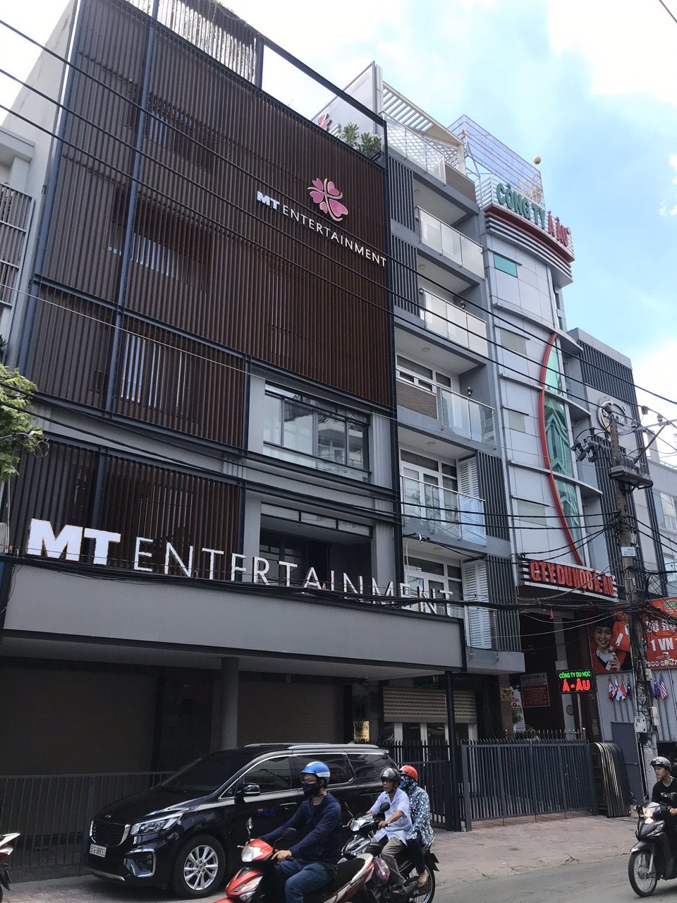 MT Hoàng Việt P. 4 Q. TB 6x16m Vuông vức. Nhà 4 tầng HĐT gần 100tr/1 tháng giá chỉ 20 tỷ.