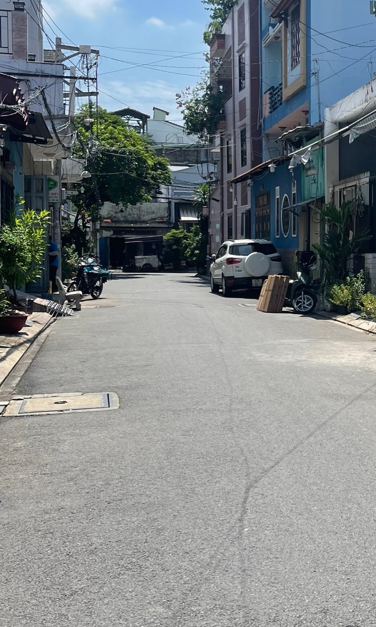 Chủ ngộp, bán gấp nhà HXH 8m Phan Sào Nam DT 4.3x15m, khu Bàu Cát, chỉ 5.4 tỷ TL