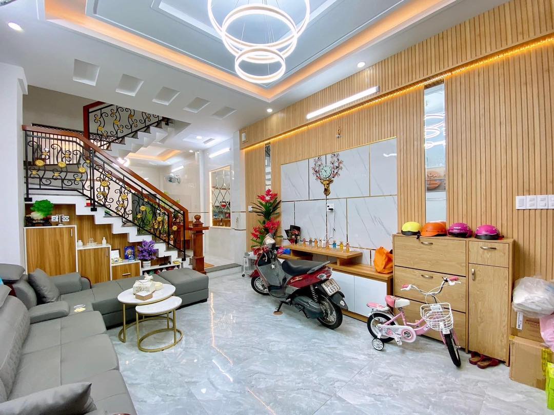 Chủ ngộp, bán gấp nhà HXH 8m Phan Sào Nam DT 4.3x15m, khu Bàu Cát, chỉ 5.4 tỷ TL