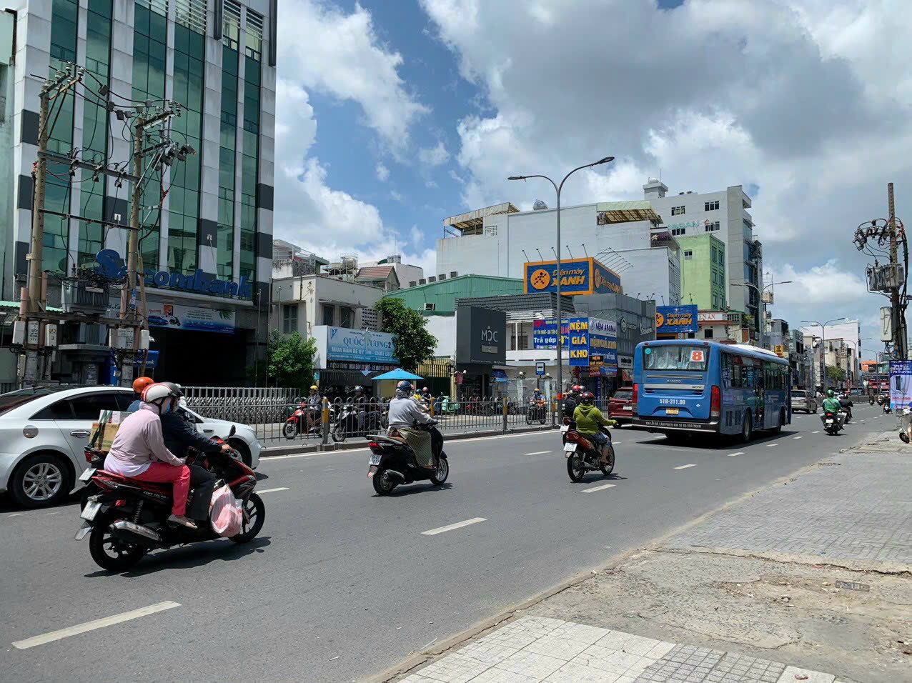 Bán nhà mặt tiền Hoà Bình ngay Vòng Xoay Ông Ích Khiêm, DT: 25x23m, 4 tầng cũ, 130 tỷ.