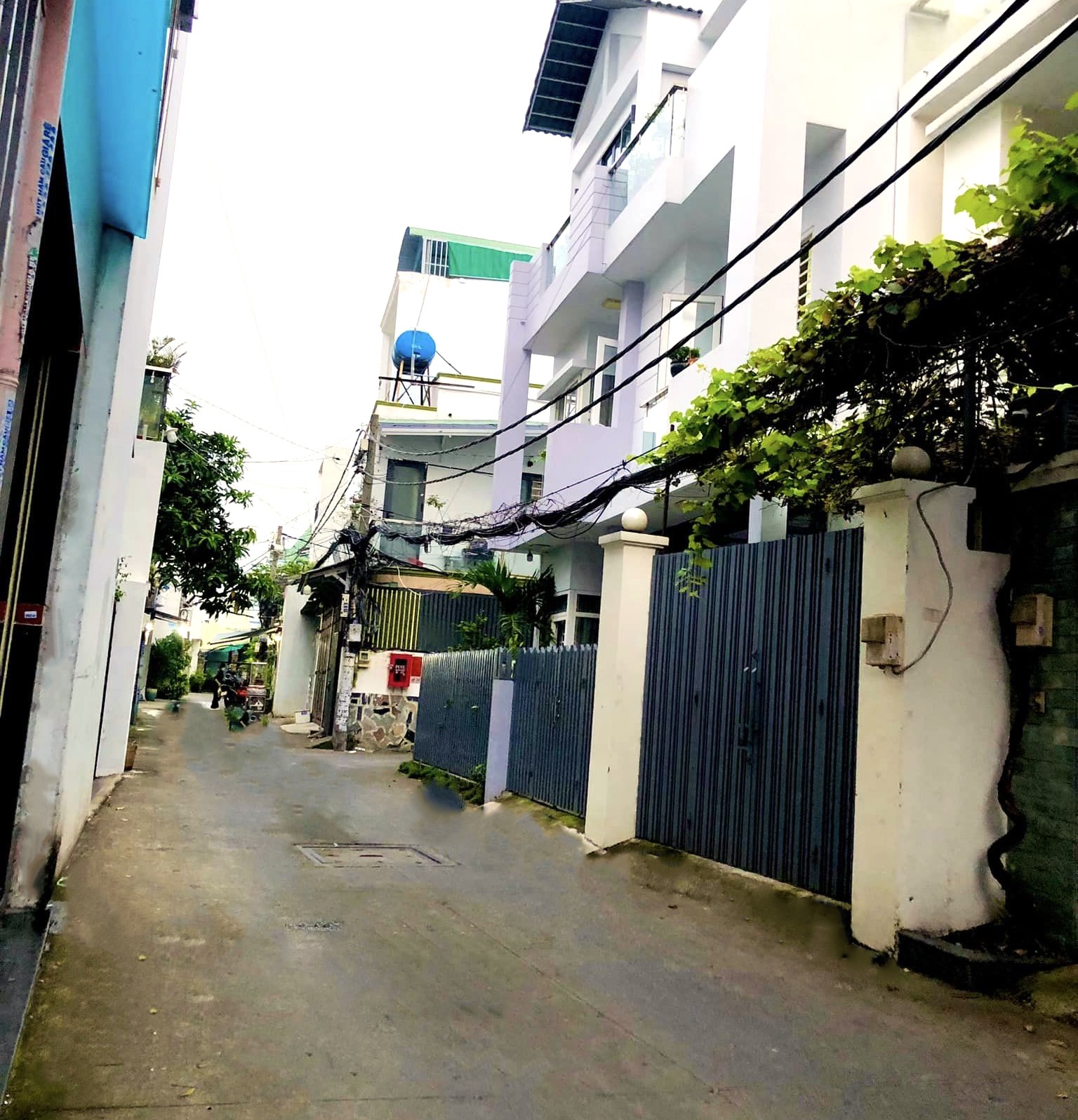  Bán 5,6tỷ nhà LUNG LINH  2 tầng, XE HƠI đổ cổng Lê Văn Thịnh . Q2