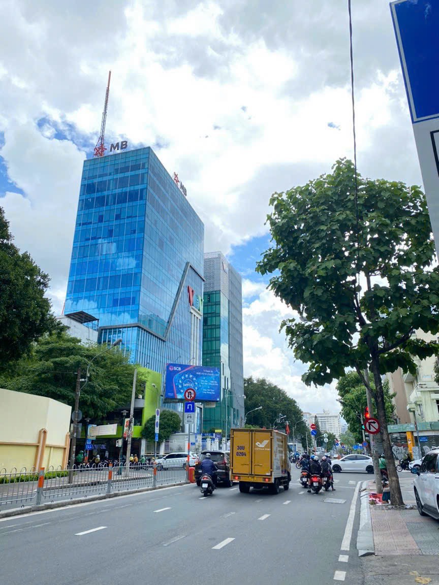Bán gấp nhà 2MT Trường Sa, Phú Nhuận, ngay Phan Xích Long, 5 x 18m, 4 lầu, giá chỉ 23.5 tỷ