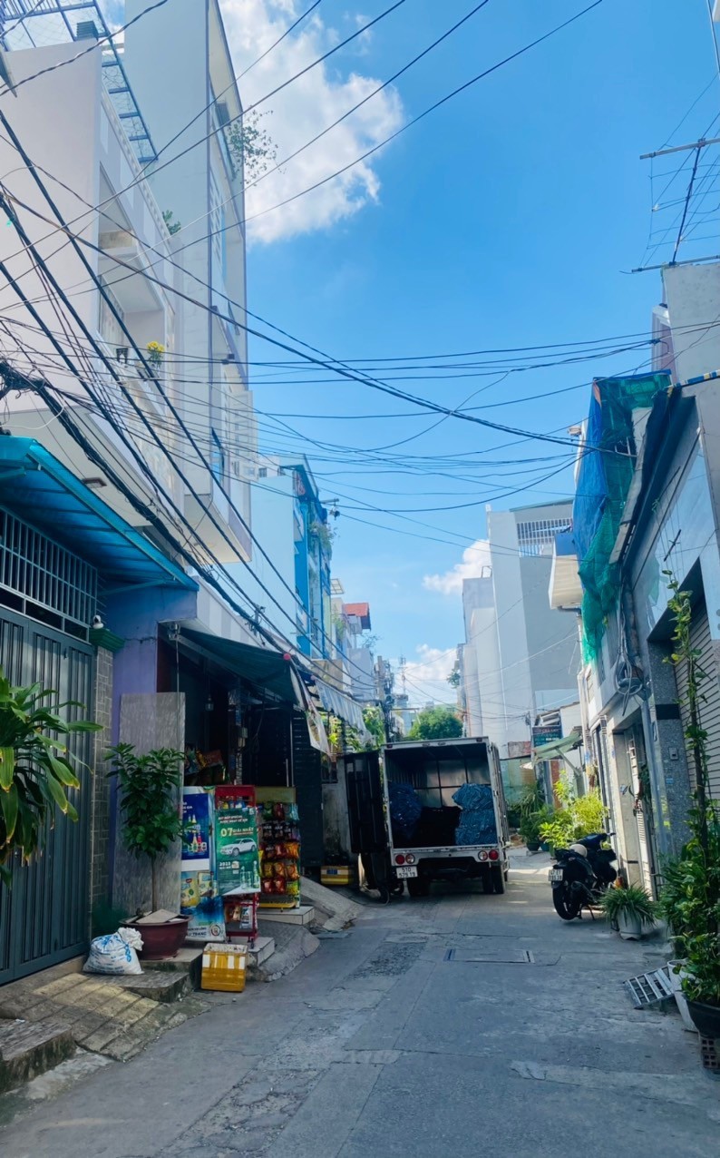 Bán Nhà Sân Vườn, Nguyễn Súy, Tân Phú, 110m2, 3 Tầng, Chỉ 8 Tỷ.