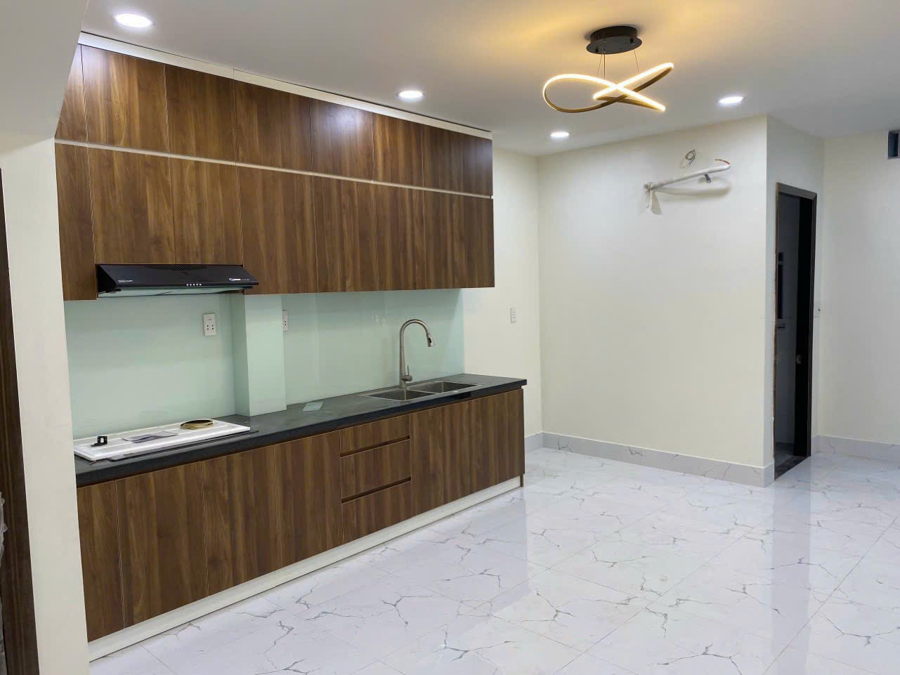 Mặt tiền KD Phạm Văn Chí Quận 6, Ngang 5M, 4 Tầng, giá 10.5 tỷ thương lượng
